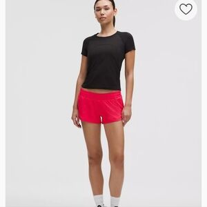 NWT Lululemon Hotty Hot LR Short 2.5” Lined in LIP GLOSS